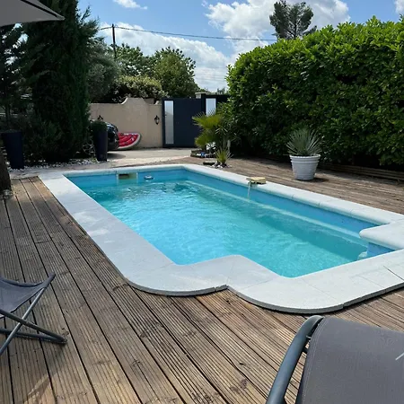 Piscine Et Jardin Ensoleille *