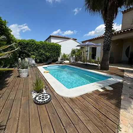 Piscine Et Jardin Ensoleille *